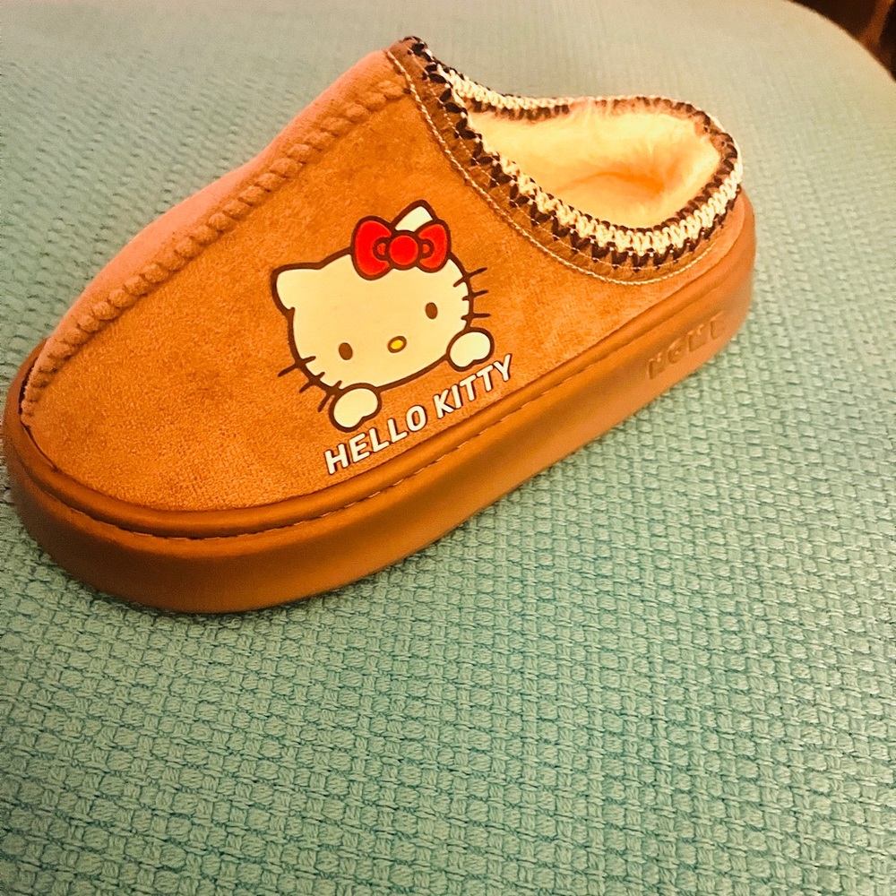 Warm & Cozy Hello Kitty Gray Slippers - Picture 3 of 7